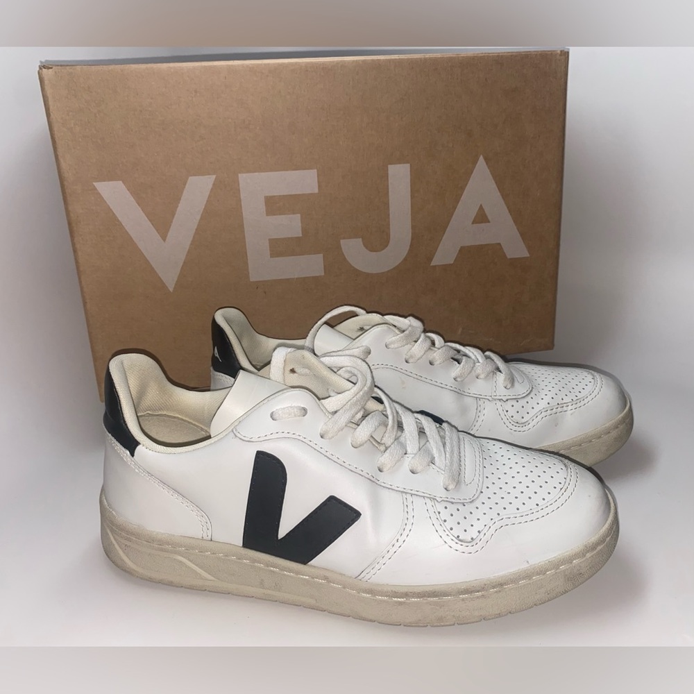 Veja  Leather Sneakers Unisex